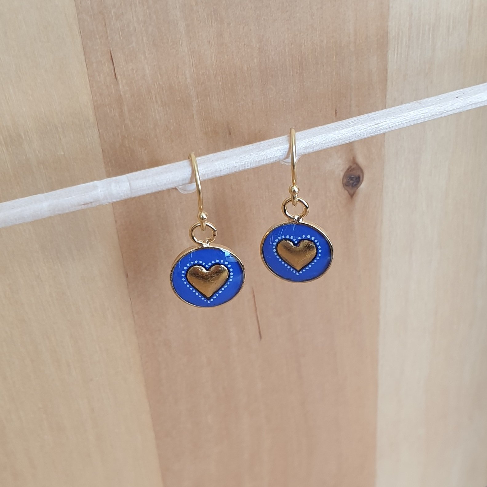 Boucles d'oreille enlumin&eacute;es petit coeur dor&eacute;