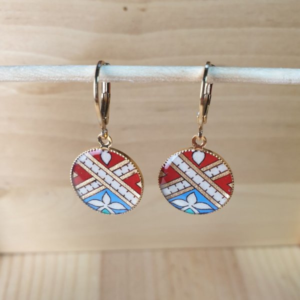 Guld/r&ouml;tt/bl&aring;tt/gr&ouml;nt belyst h&auml;nge&ouml;rh&auml;nge i guld/r&ouml;tt/bl&aring;tt/gr&ouml;nt