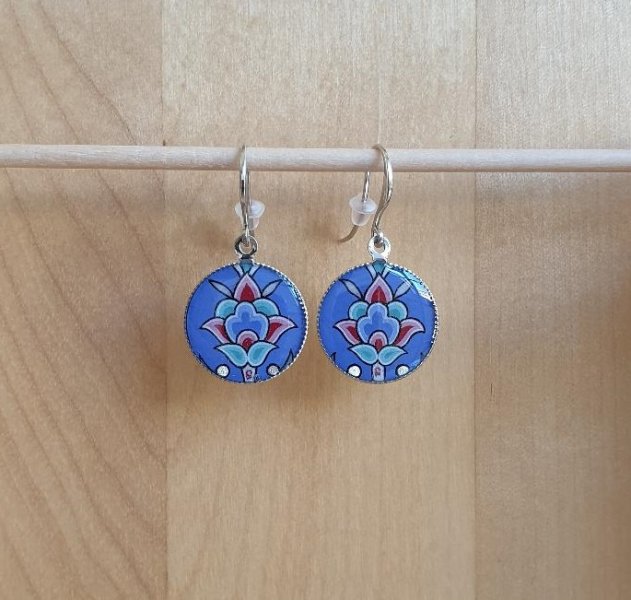 Blå/silver/grön/rosa blomma och arabeska hängande örhängen
