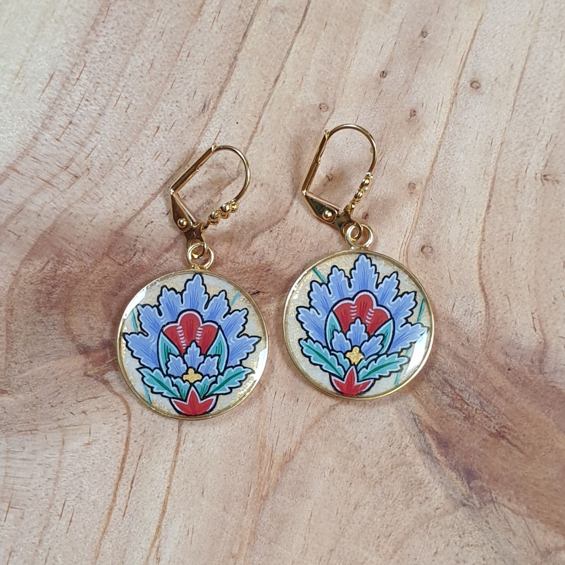 Blå orientalisk blomma hängande örhängen