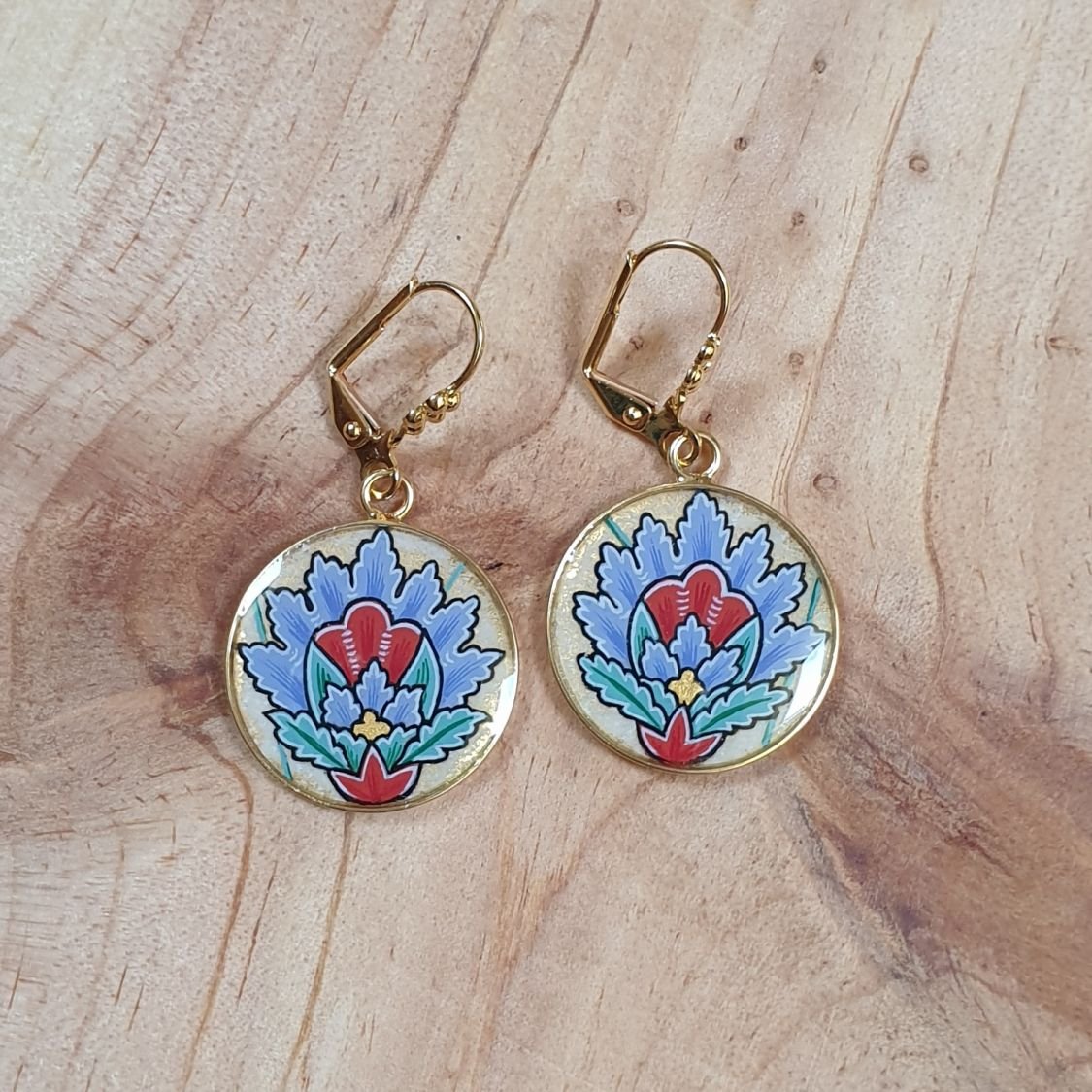 Blå orientalisk blomma hängande örhängen