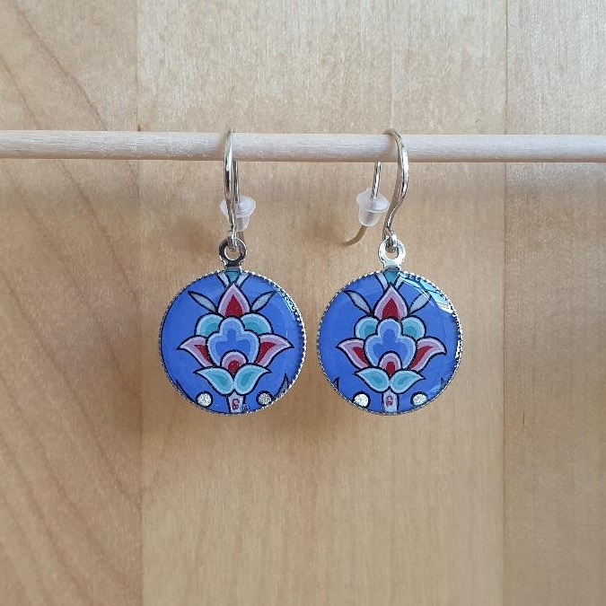 Blå/silver/grön/rosa blomma och arabeska hängande örhängen