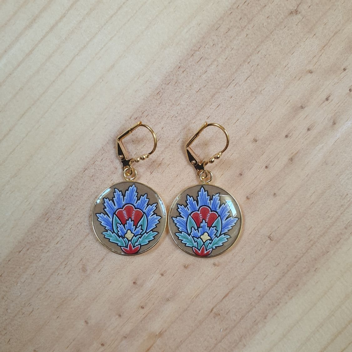 Blå orientalisk blomma hängande örhängen