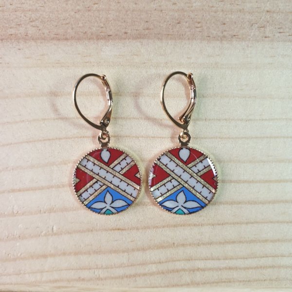 Guld/r&ouml;tt/bl&aring;tt/gr&ouml;nt belyst h&auml;nge&ouml;rh&auml;nge i guld/r&ouml;tt/bl&aring;tt/gr&ouml;nt