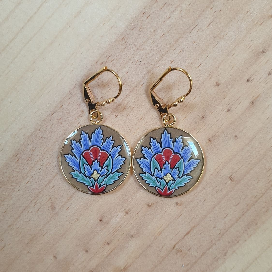 Blå orientalisk blomma hängande örhängen