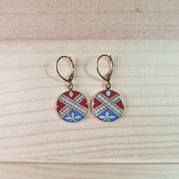 Guld/r&ouml;tt/bl&aring;tt/gr&ouml;nt belyst h&auml;nge&ouml;rh&auml;nge i guld/r&ouml;tt/bl&aring;tt/gr&ouml;nt