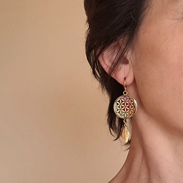 Boucles d'oreille pendantes fleur de vie et feuille or