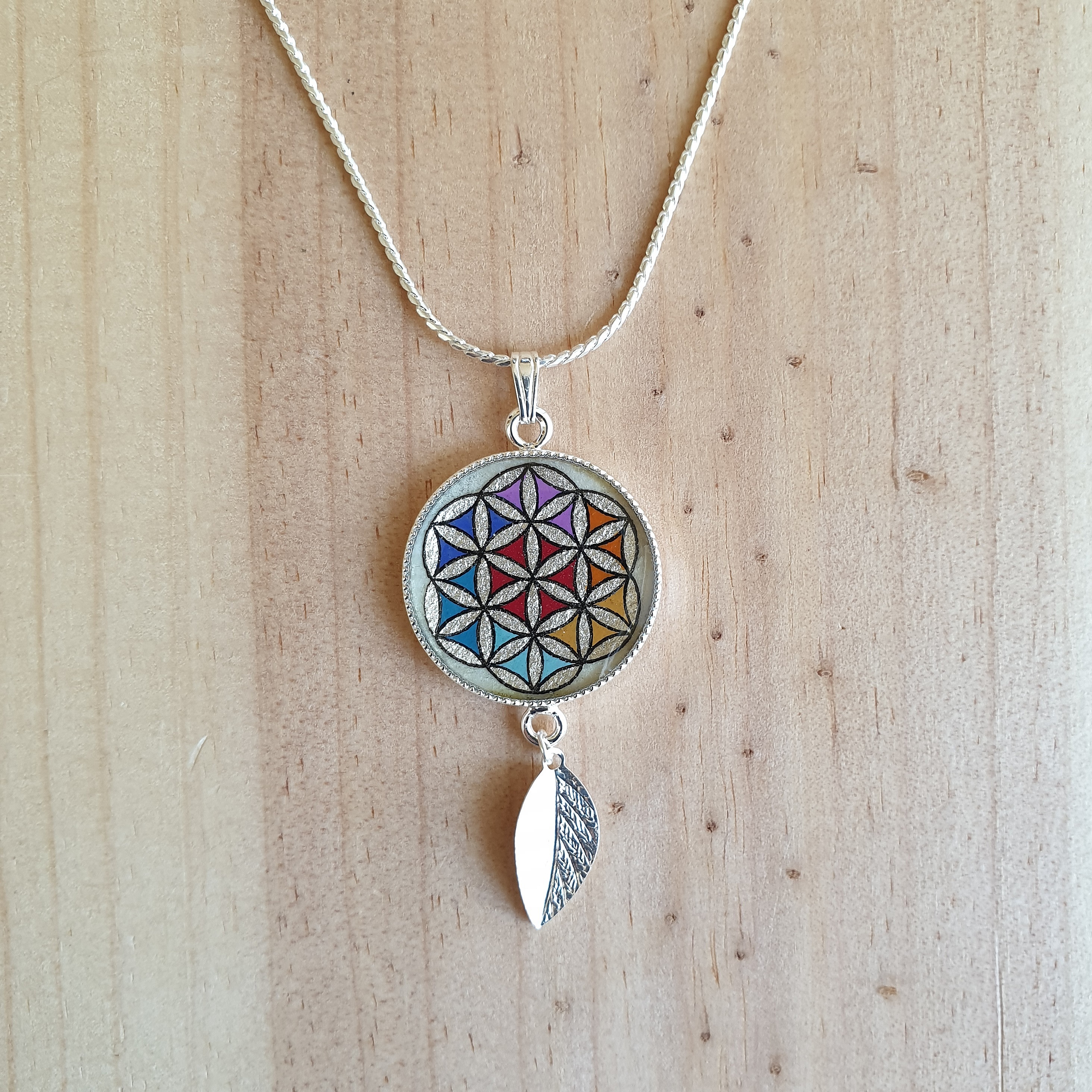 Collier pendentif enluminure fleur de vie argent