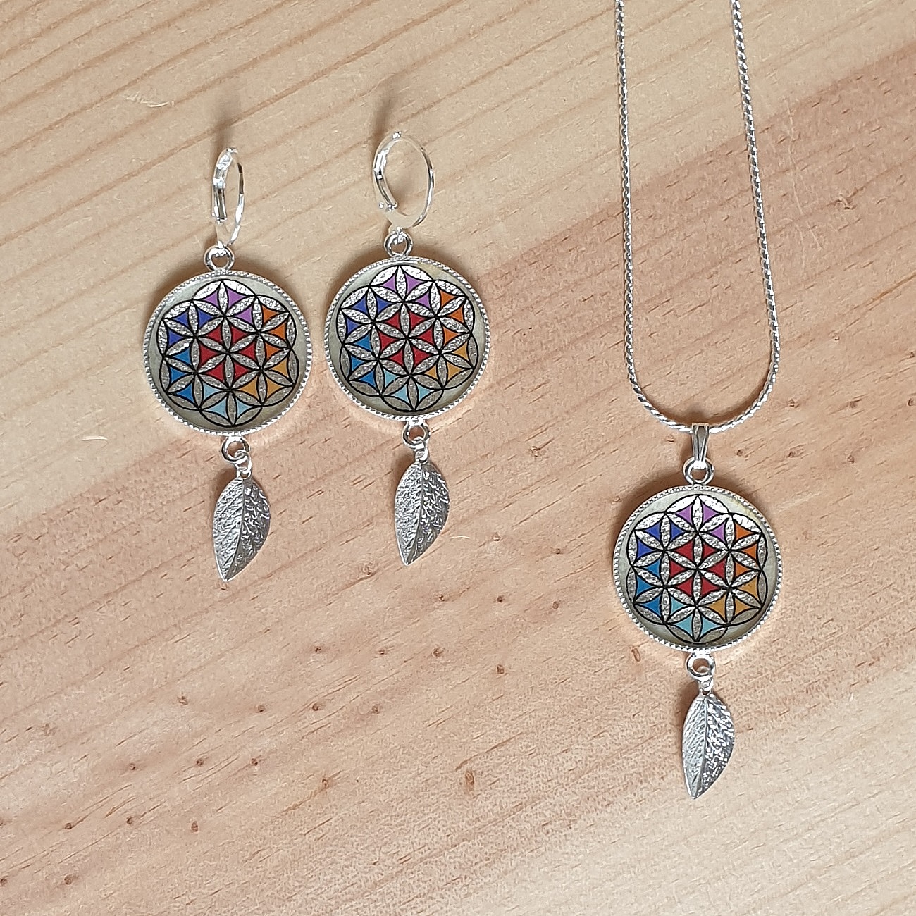 Collier pendentif enluminure fleur de vie argent