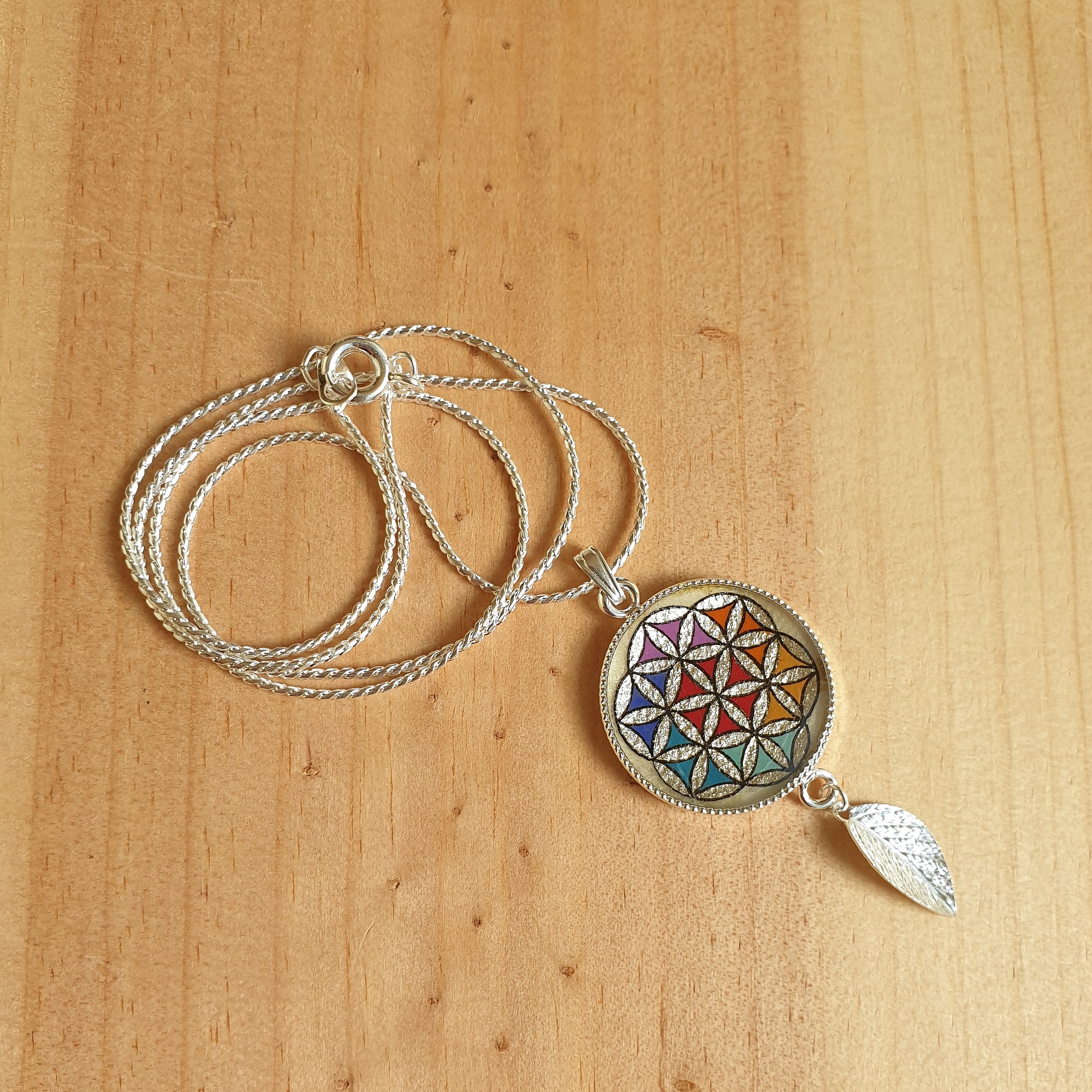 Collier pendentif enluminure fleur de vie argent