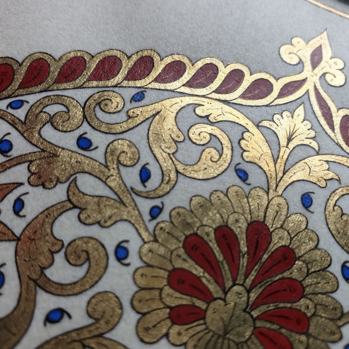 Guld/röd/blå arabesque-belysning