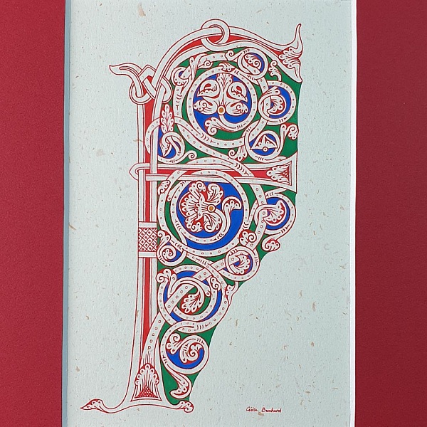 Bokstaven F i romansk stil, med ljus.