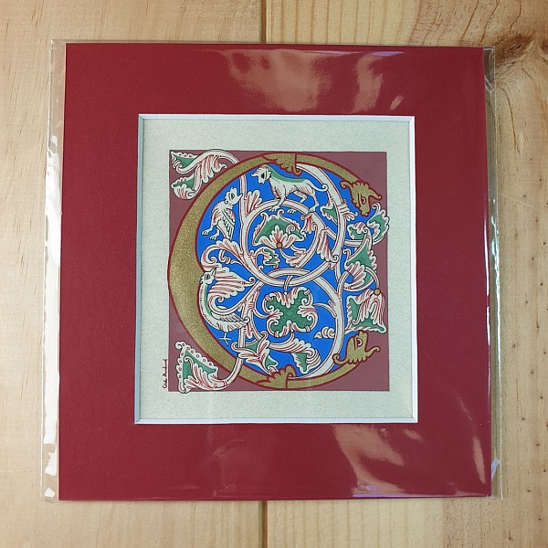 Bokstaven C i romansk stil med ljusskrift