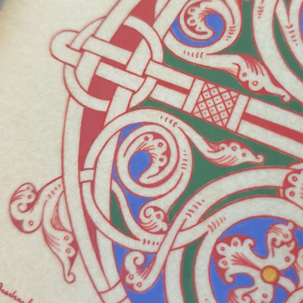 Lettre E enlumin&eacute;e style roman