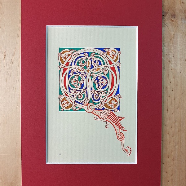 Bokstaven Q i romansk stil, med ljus.