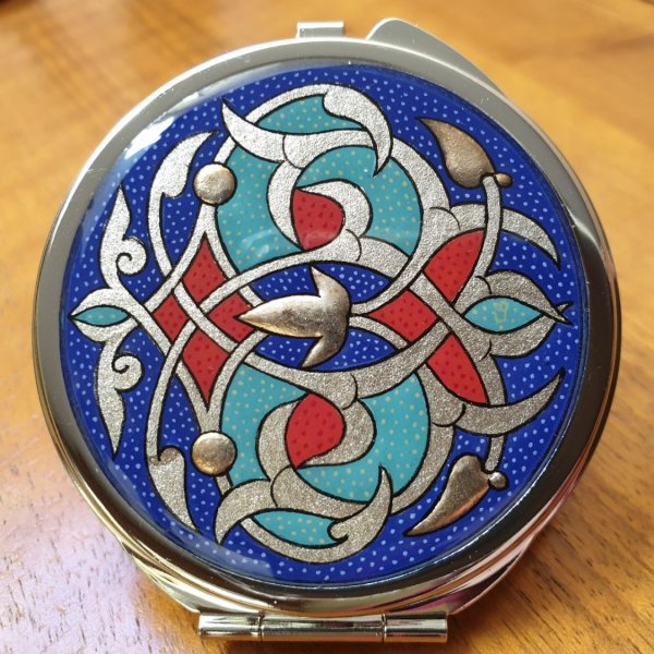 Arabesque belyst v&auml;skspegel