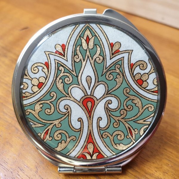 Arabesque belyst v&auml;skspegel