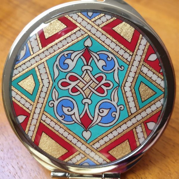 Arabesque belyst v&auml;skspegel