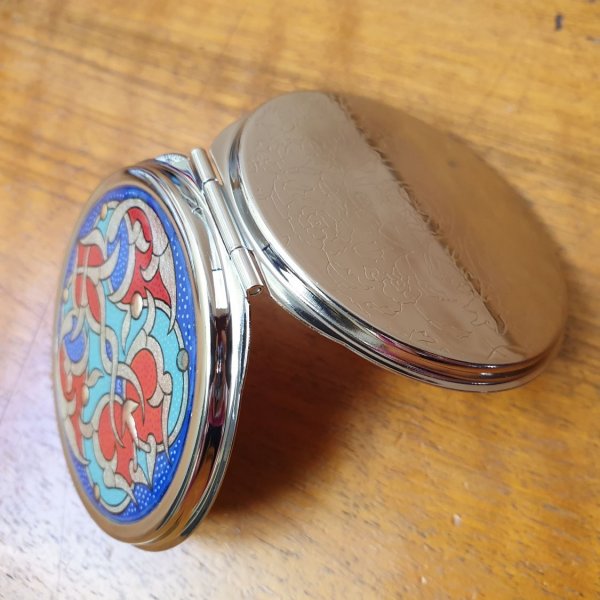 Arabesque belyst v&auml;skspegel