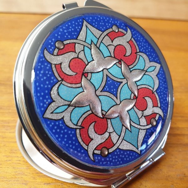 Arabesque belyst v&auml;skspegel