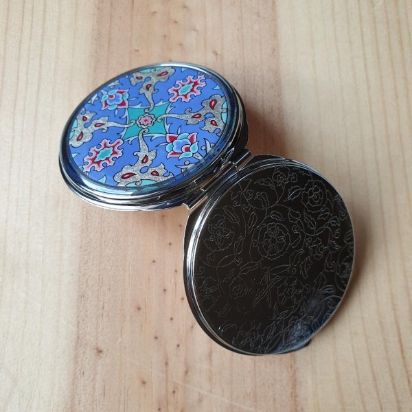 Miroir de sac enluminure fleurs et arabesques