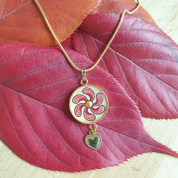 Parure enlumin&eacute;e virgules rouges et coeur dor&eacute;